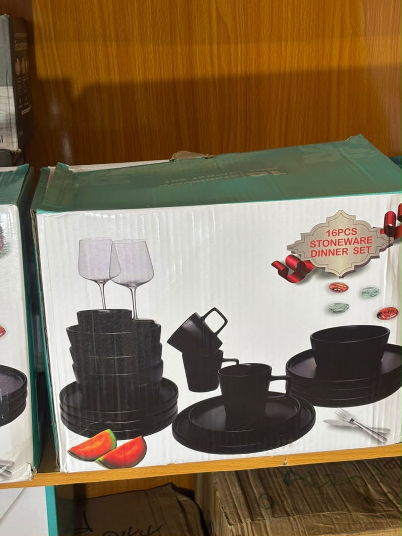 16-Piece Stoneware Dinner Set – Black